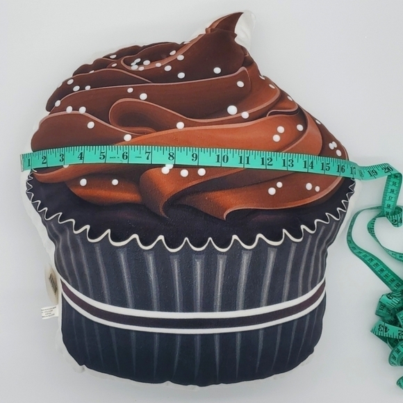Over sized Cupcake Plush Pillow - NEW - - Picture 7 of 8